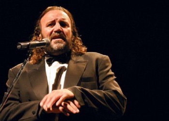 Detienen al humorista “Cacho” Garay tras denuncia por violencia de género