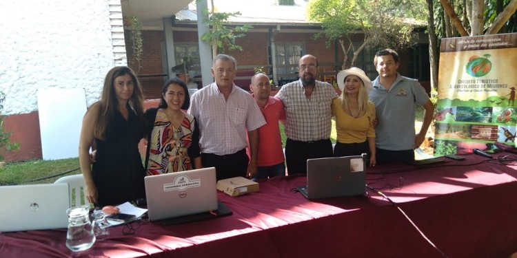 Organizadores del encuentro: Licenciada Adriana Moreno, Ingeniera Karen Albuja, doctor Marcelo Raimondi, Omar Morgestern, doctor Jorge Estévez, Karina Barbero y el ingeniero Pablo Baumgratz.