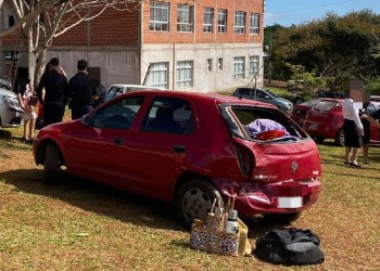 Septuagenario chocó a dos chicas y a un auto