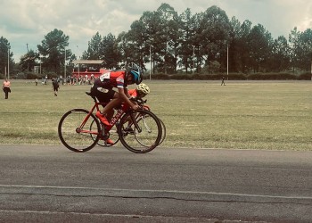 Juntan colaboración para dos jóvenes ciclistas que representarán a Misiones en el campeonato Infantil Juvenil