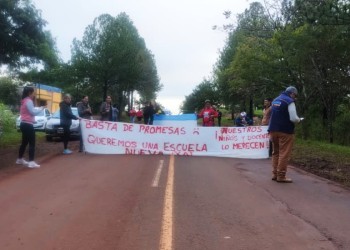 Cortan la ruta 103 en reclamo por refacciones en la Escuela 239 de Santa Rita