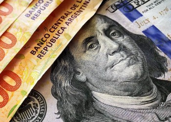 El blue incontenible: la divisa cerró en $462 y alcanzó así un nuevo récord histórico