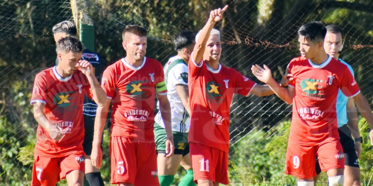 TRIUNFO VISITANTE. Ex Alumnos 453 de San Vicente sorprendió a Andrés Guacurarí en Posadas.