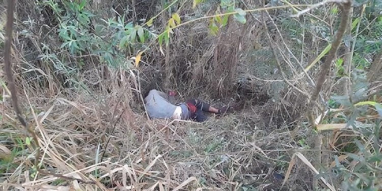 FALLIDO INTENTO DE FUGA. El acusado despistó con su motocicleta en la ruta nacional 101, cerca del paraje El Pesado de San Antonio.