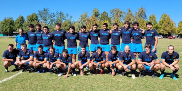 MISIONEROS. Giuseppe Ceccarini (sexto arriba, desde la izquierda) y Facundo Ortiz (segundo abajo, desde la izquierda) en el plantel de Centro. (Prensa UAR).