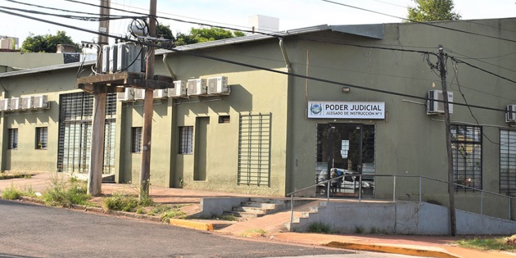 AVENIDA LÓPEZ TORRES. El funcionario policial está citado a indagatoria y continúa bajo restricciones de acercamiento a quien lo denunció hace una semana.
