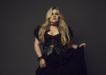 Kelly Clarkson presentó “Me” y “Mine”