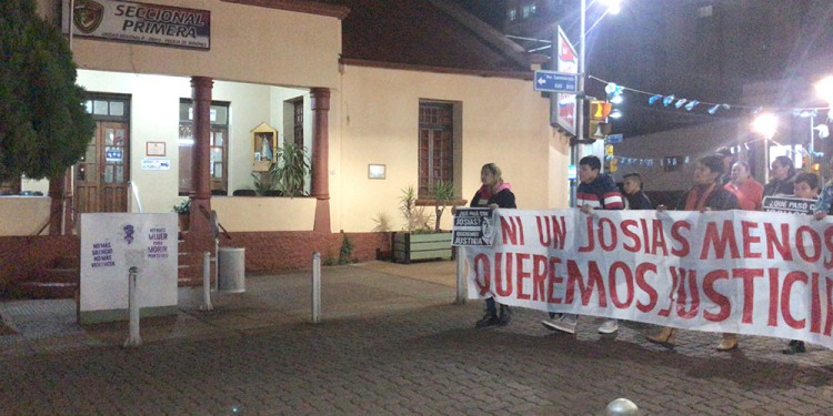 EFECTIVOS BAJO LA LUPA. Desde la investigación nunca se profundizó la hipótesis de la querella, que apunta a una posible participación policial en el hecho. (Foto: Gentileza Cristian Olivera Schuster)