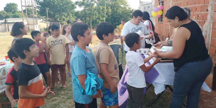 SILENCIOSA TAREA. La ayuda a través de los merenderos de la parroquia es clave en todo Itaembé Miní. (Gentileza Cáritas)