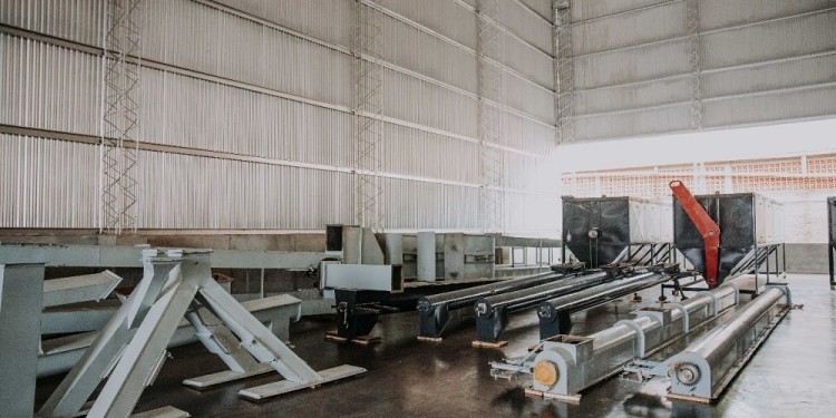 “El productor va a poder entrar con la yerba canchada y salir con el producto empaquetado”