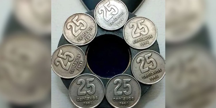 "CON ERRORES". La particularidad de esta moneda que la hace muy demandada es que, a diferencia de las otras, son imantadas, ya que están fabricadas con 30 y 35% de níquel.