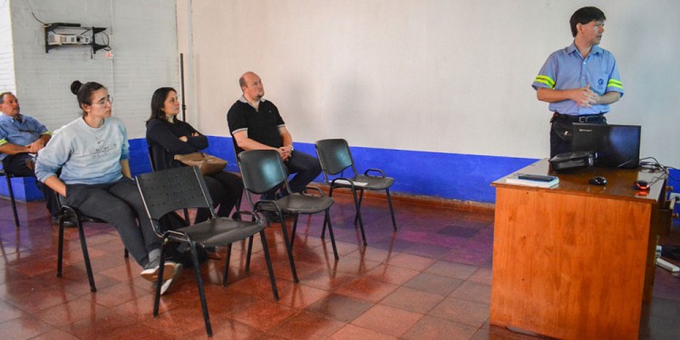 APRENDER A MANEJAR. Las clases están pensadas para entre cuatro y seis personas para que sean personalizadas.  (Foto: Gentileza Municipalidad de Oberá)
