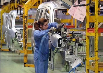 Las mujeres representan solo el 20% de la fuerza laboral en el sector industrial