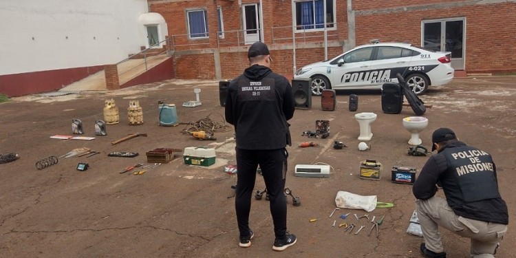 SECUESTRO. El operativo policial en la casa del sospechoso se inició a las 9 y concluyó después del mediodía de ayer.