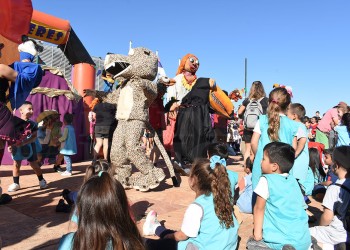 Los títeres colmaron el Parque del Conocimiento en la apertura del Festival Kruvikas