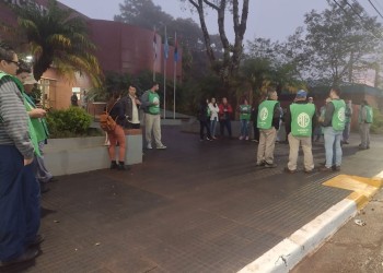 Municipales se reúnen para reclamar mejoras salariales en San Vicente