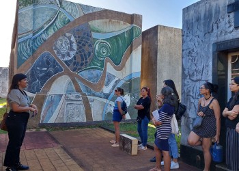Una visita al cementerio en homenaje a las mujeres pioneras de Misiones