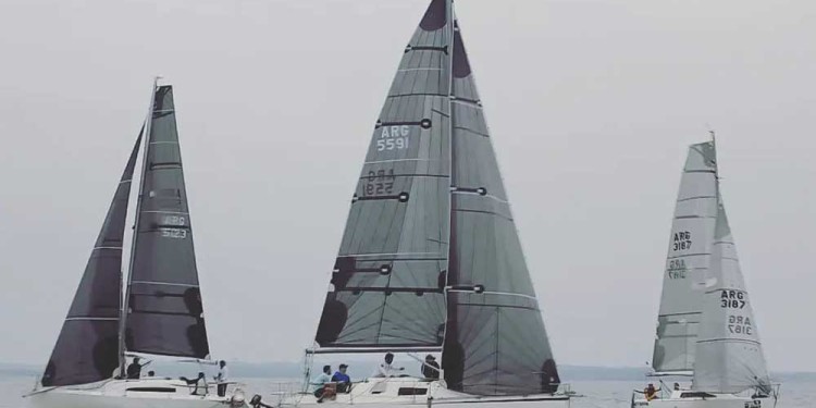 TRAVESÍA. Unas veinticinco embarcaciones participan en la competencia