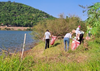 Juntaron cinco toneladas de residuos en la jornada de limpieza del río Uruguay