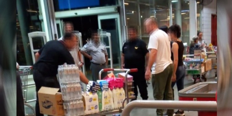 INFRAGANTI. Momentos en el cual empleados descubren la maniobra.