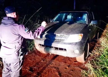 A punta de pistola asaltaron a una familia y le quitaron la camioneta