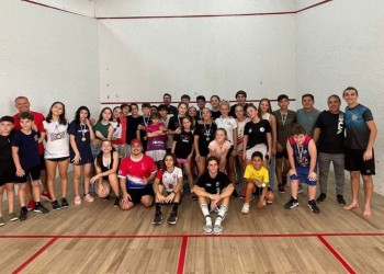 Squash misionero con agenda recargada