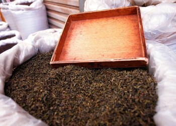 El té negro a granel accedió al dólar a $300