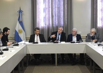 Por la inflación, adelantan aumentos salariales de los docentes universitarios