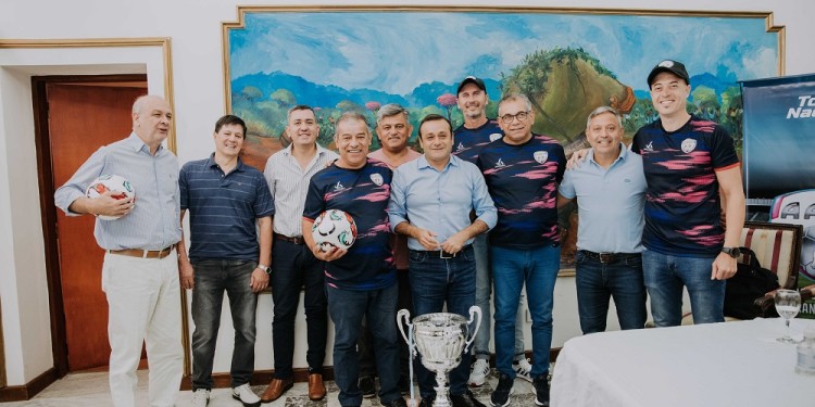 COMPROMISO. El Gobierno firmó un convenio de cooperación con la Asociación Argentina de Futbolistas Veteranos.