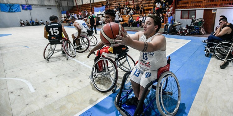 EN CANCHA. Luz y Fuerza pudo jugar ante su gente, en esta primera fecha de la tercera de la Liga Nacional (Archivo)