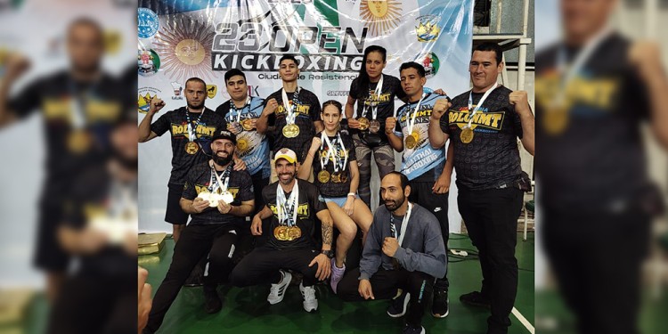 HAY EQUIPO. Los misioneros y sus medallas, en el Open WAKO del finde.
