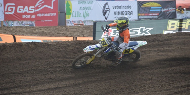 PROTAGONISTA. Gunji Nakatsuka se subió al podio en la categoría 85cc. (Prensa Naka Team)