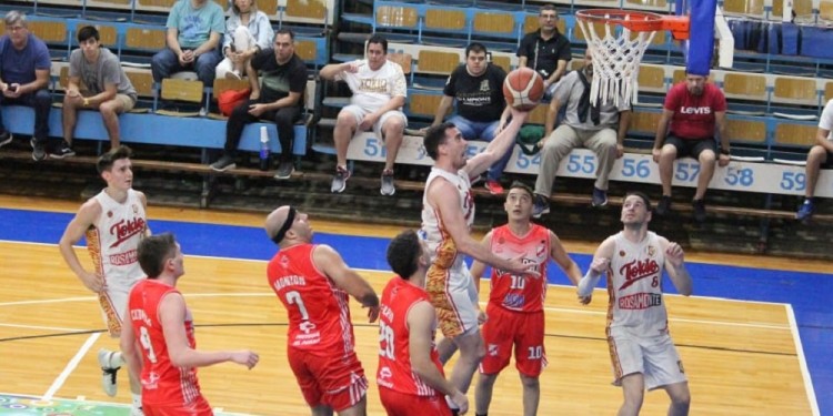 Sigue en Posadas
El segundo partido de la serie entre Tokio y Córdoba (Corrientes) se jugará mañana a partir de las 21, en el estadio Jorge Yamaguchi del conjunto posadeño. El tercer partido será también en el “templo oriental”, este martes.
