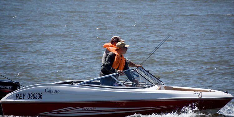 TODO LISTO. Se aceptarán hasta dos pescadores por embarcación, a excepción de un acompañante menor de edad.