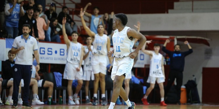 HAY EQUIPO. Los pibes campeones del conjunto misionero, que pisaron fuerte en el estadio Ángel Sandrín.