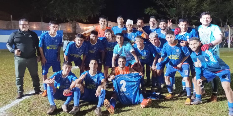 A FESTEJAR. El Prócer logró subir en la tabla de la Liga de Eldorado.