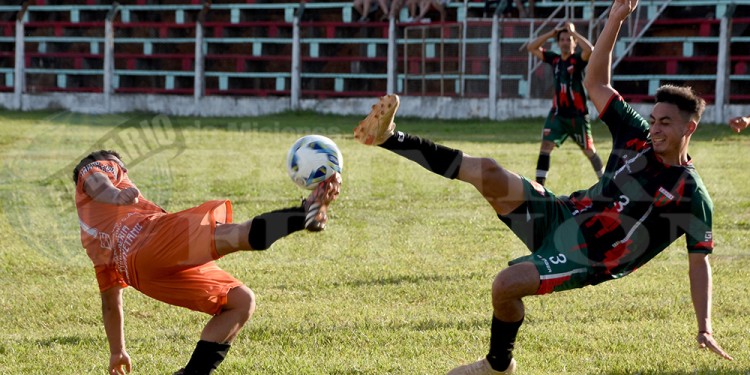 ACCIÓN. Brown será uno de los que jugará hoy. Visitará a Central Iguazú (Archivo)