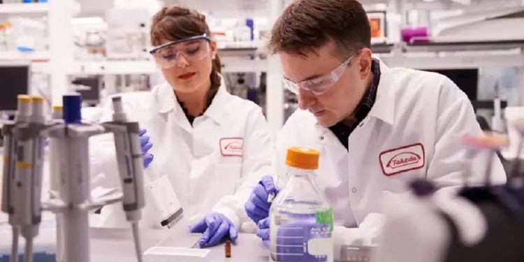 EN PROCESO. El laboratorio japonés ya comenzó la fabricación del primer lote de vacunas para enviar al país.