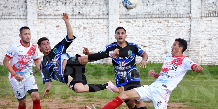 CON TODO. El encuentro en Villa Urquiza se jugó con mucha intensidad.