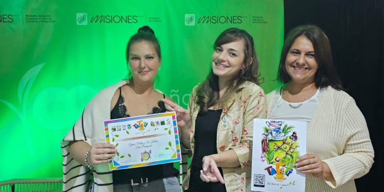 LANZAMIENTO. La autora Avelina Vizcaychipi (centro) realizó la presentación de su libro.