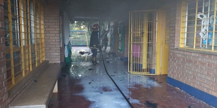 El 15 de mayo dos personas irrumpieron en el Neni 2125, golpearon a la portera e iniciaron un incendio