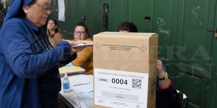 Galería: La intensa lluvia, protagonista de la jornada electoral en Misiones