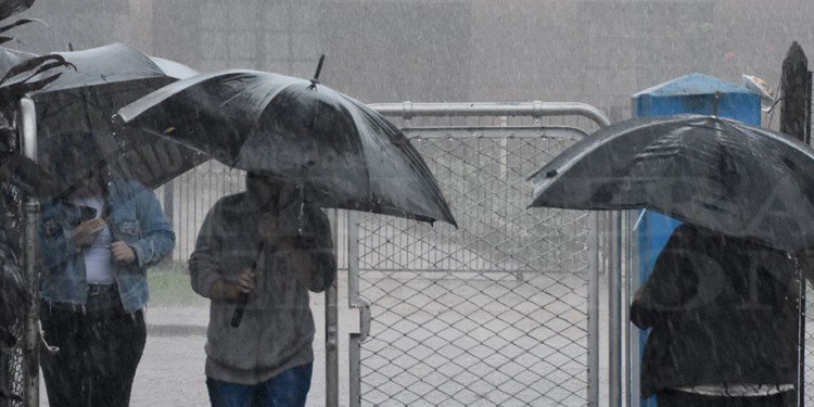 Galería: La intensa lluvia, protagonista de la jornada electoral en Misiones
