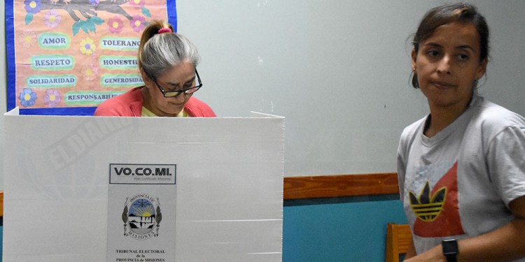 Galería: La intensa lluvia, protagonista de la jornada electoral en Misiones