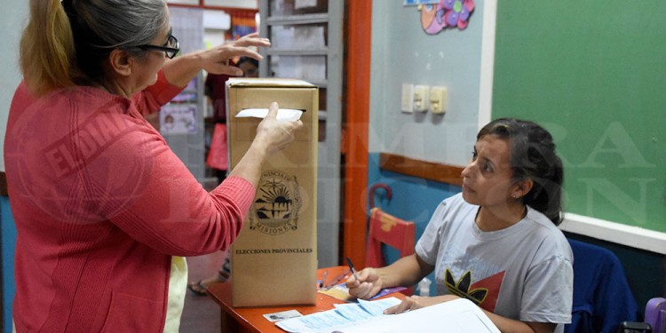 Galería: La intensa lluvia, protagonista de la jornada electoral en Misiones