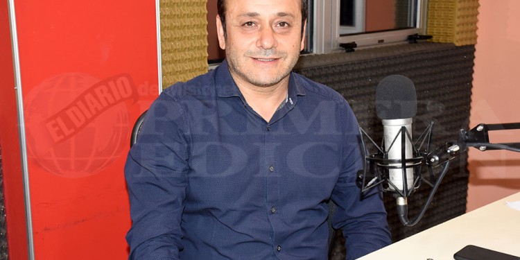 PRIMERA ENTREVISTA LUEGO DE LAS ELECCIONES. Oscar Herrera Ahuad visitó los estudios de la FM 89.3 Santa María de las Misiones.