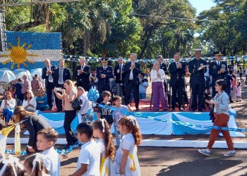 Apóstoles también tuvo su emotivo desfile por el 25 de Mayo