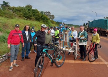 Biciperegrinos Misioneros de María de Itatí continúan su viaje por la tierra colorada