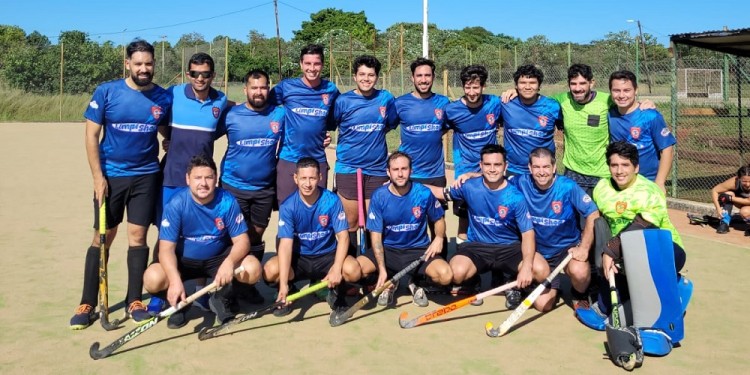 SE QUEDÓ CON EL CLÁSICO. Capri venció 2 a 1 a Centro de Cazadores en Primera Caballeros y festejó en el añejo cruce del hockey misionero.