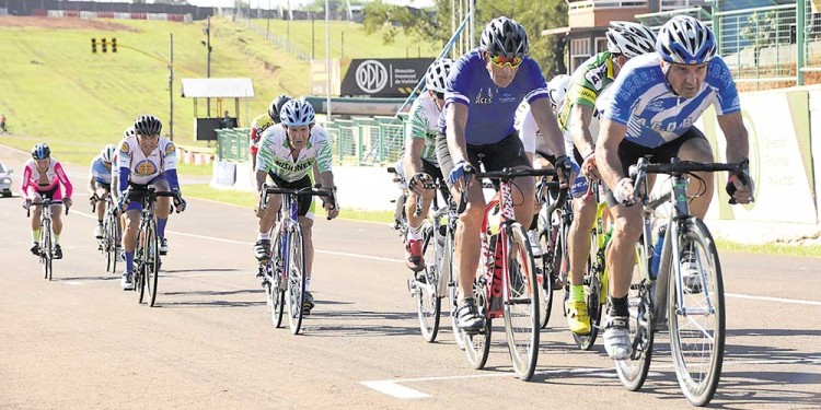 VELOCIDAD. Las pruebas comenzaron desde temprano en el Rosamonte tanto para las damas como para caballeros.